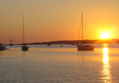 Romantische avonden voor anker kun je op de Oostzee beleven
