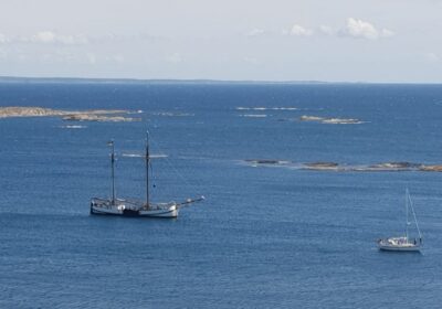 Ankeren tussen de Scheren in Zweden met een trationeel zeilschip