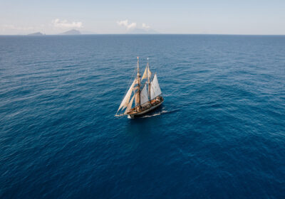 florette-full-sail-open-ocean2