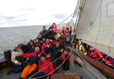 Zeilen met een groep op de klipper Bree Sant