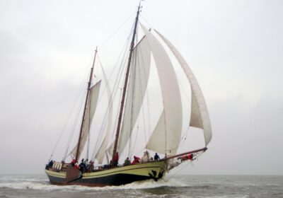 Meezeilen op de Waddenzee met de Bree Sant