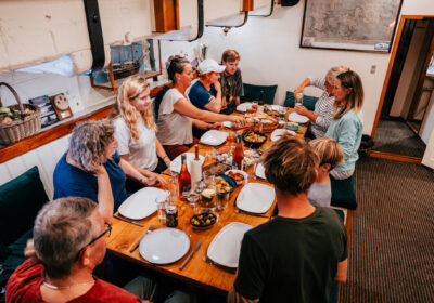 aron-diner Zeilen met groep en gezellig samen zijn