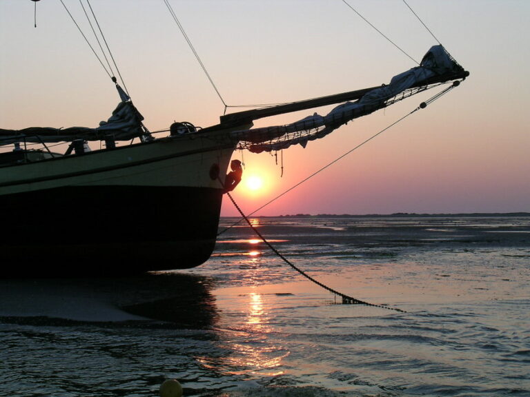 Droogvallen op de Waddenzee met zeilschip BreeSant