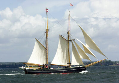 aron-zeilend Traditioneel zeilschip Aron onderweg zeilend