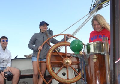 Leer een traditioneel zeilschip te sturen