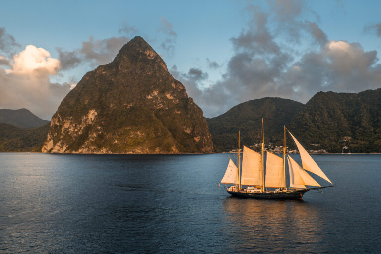 Meezeilen met de Blue Clipper naar St. Lucia