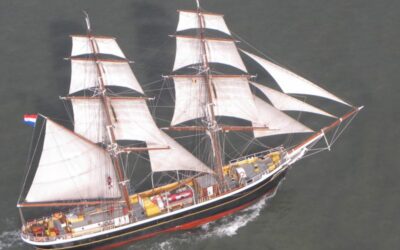tallship Morgenster onder zeil op de oceaan