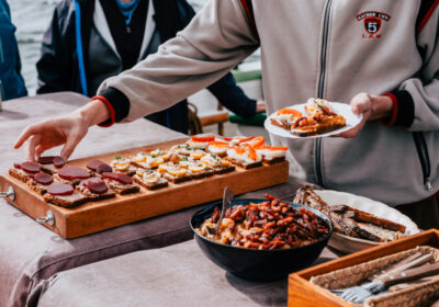 aron-lekker-eten Zeilvakantie met volpension Aron