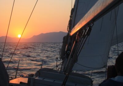 Meezeilen met de Cherokee in de nacht