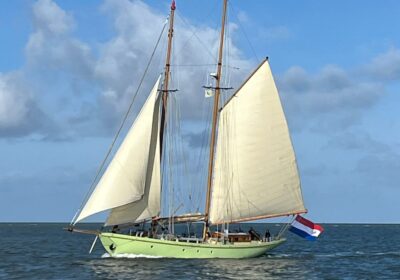 quadra-fok-bezaan De Quadra zeilend op de Noordzee