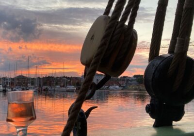 havenidylle-oostzee-aron Een stilleven van de Aron bij zonondergang