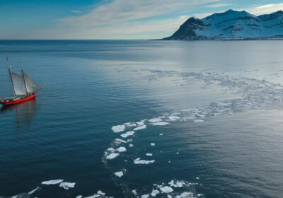 Noorderlicht sailing Svalbard glacier