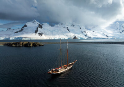amazone-antarctica Antarctica reis per zeilschip langs gletsjers en ijsformaties