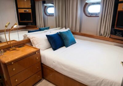 unplugged-bed Bed op expeditiejacht