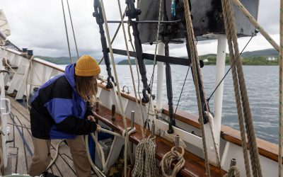 Guest tying ropes on board Blue Clipper