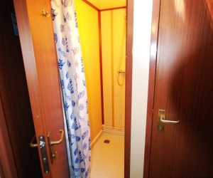 Badkamer op zeilschip tijdens poolexpeditie