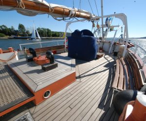 Dek van expeditieschip tijdens Antarctica zeilreis